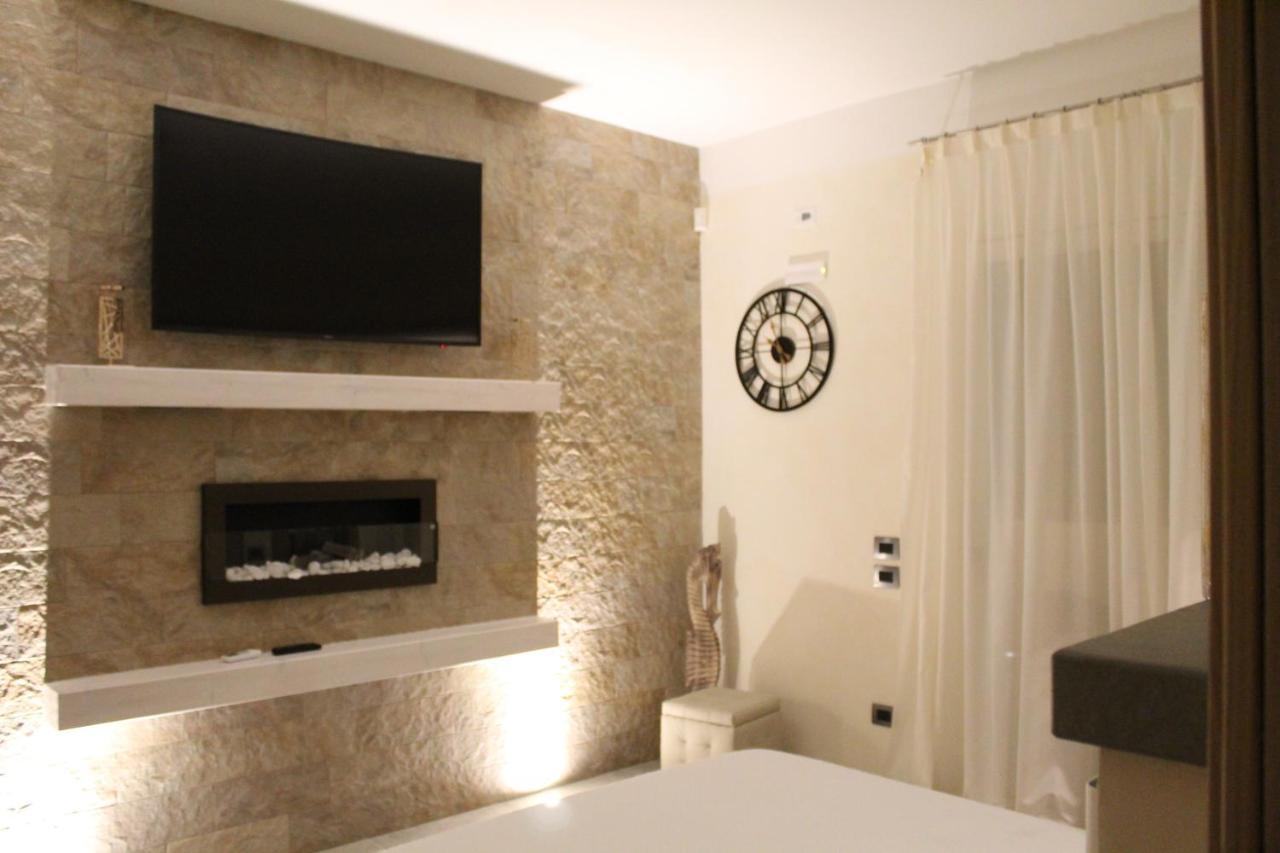 Villa Martina Luxury Rooms Desenzano del Garda Zewnętrze zdjęcie